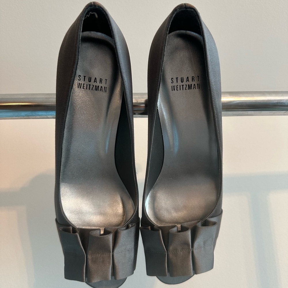 STUART WEITZMAN Womens Gigi Satin Ruffled Slip On Peep-Toe Heels Gray Shoes